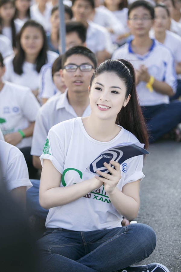Ngọc Hân tươi tắn hưởng ứng Giờ Trái đất 2014 - ảnh 4